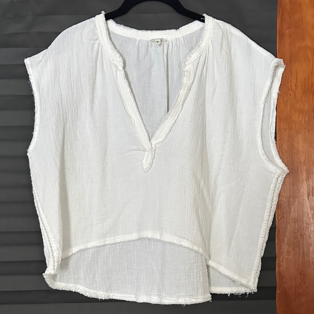 Aerie Cream Textured Sleeveless Blouse